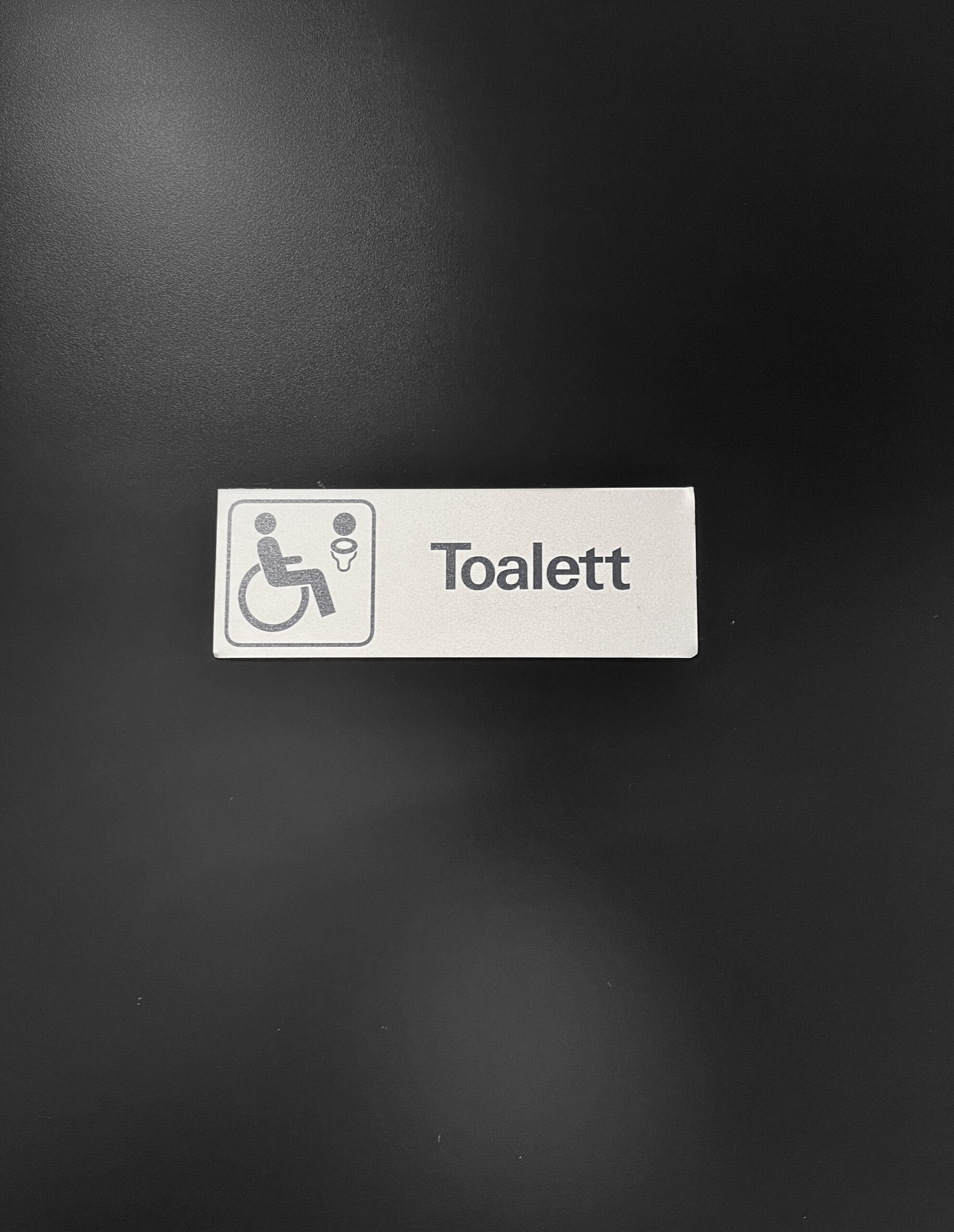 Skylt för anpassad toalett