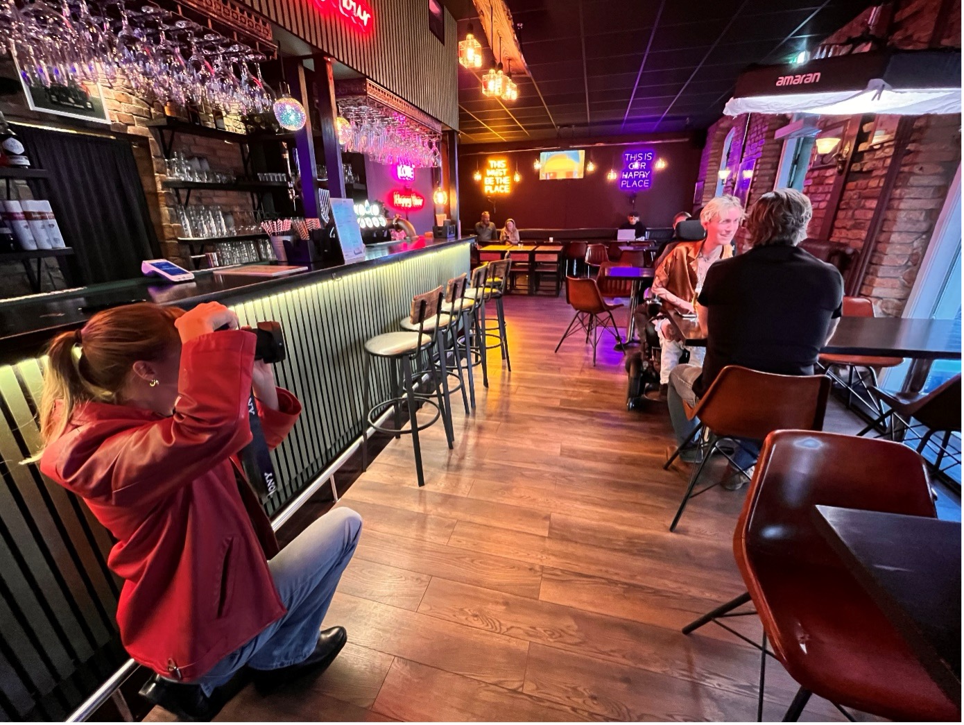 Filminspelning i barmiljö från Toaletter för allas kampanjfilm