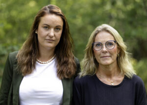 Projektledarna Victoria von Uckermann och Veronica Appelgren med allvarliga ansiktsuttryck